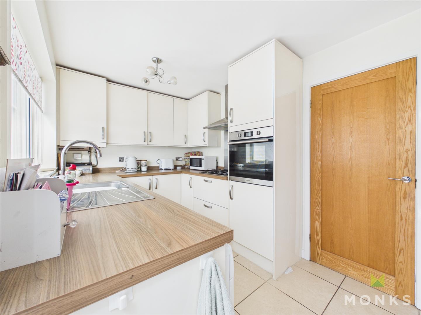 9 Whitfield Close, Oswestry, SY11 2XP For Sale